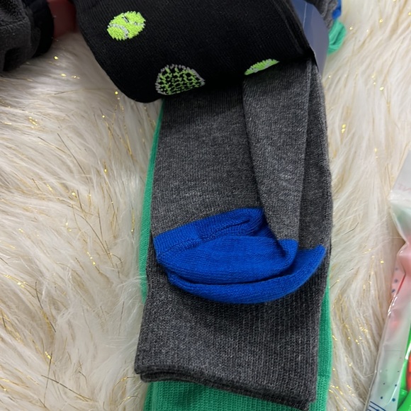 NEW WITH TAGS Men’s Fashion Crew Socks with Unopened package of Golf Tees - Picture 5 of 5